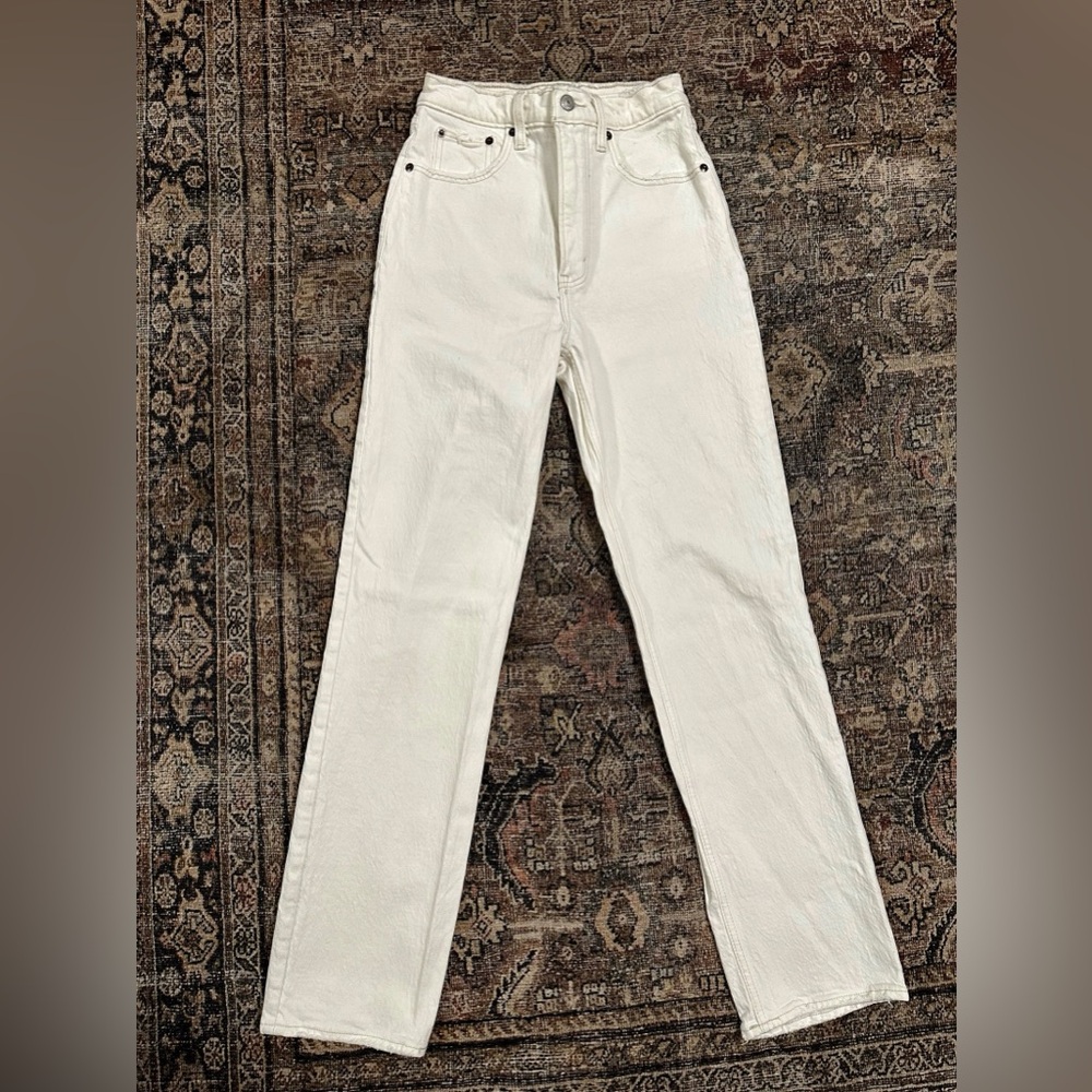 Abercrombie & Fitch Ultra High Rise 90’s Straight Leg Jeans